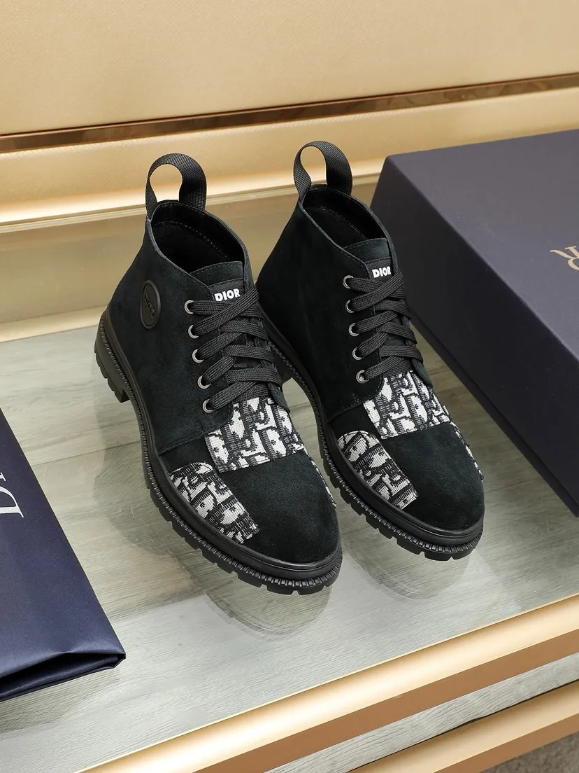 Factory P460 men's shoes💰【Dior】Dior✨ is online simultaneously👏 This casual sports shoe is a new product in the series and continues Di*r's classic style. The upper is made of original first-layer cowhide, paired with a textured outsole, and the brand's iconic details are on the side openings to enhance the style. Fashionable and versatile. Create a casual look. Size: 38-44 (45 customized)